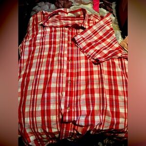 Men’s short sleeve button up with pockets